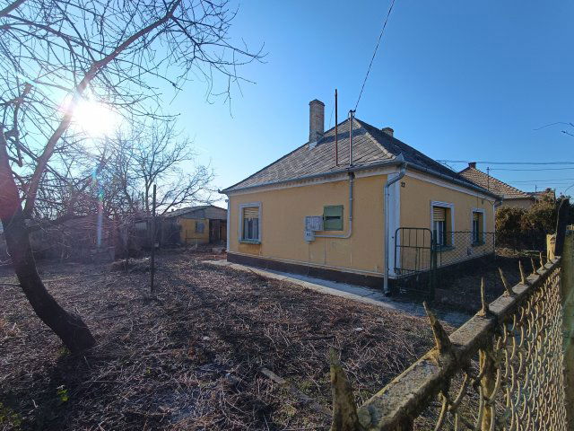 Eladó családi ház, Ácson 29.9 M Ft, 4 szobás