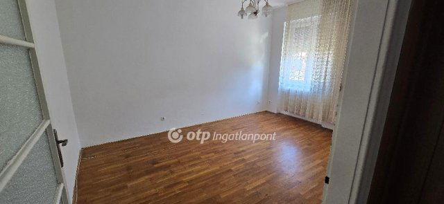 Kiadó téglalakás, albérlet, Győrött 140 E Ft / hó, 1 szobás