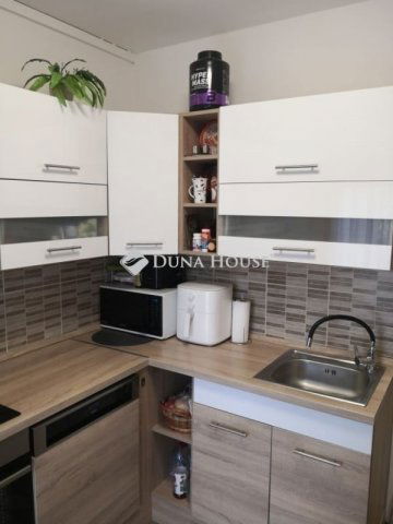 Eladó panellakás, Pécsett 49.2 M Ft, 2 szobás