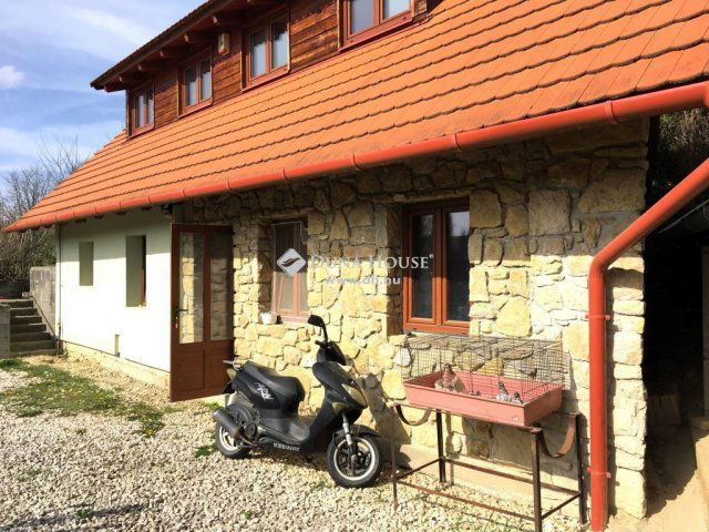 Eladó családi ház, Bakonynánán 75 M Ft, 2 szobás