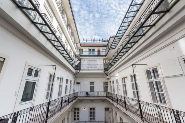 Eladó téglalakás, Budapesten, VI. kerületben 144.9 M Ft