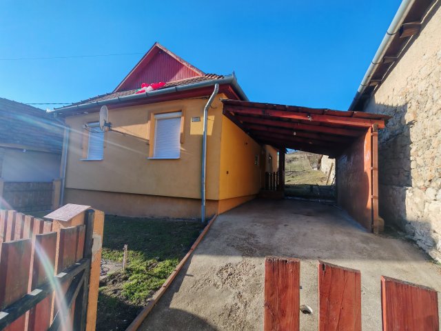 Eladó családi ház, Márkházán 16.9 M Ft, 1+2 szobás