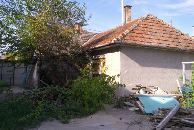 Eladó családi ház, Cegléden 23.9 M Ft, 2 szobás