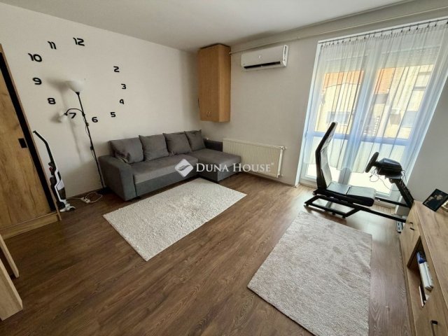 Kiadó téglalakás, albérlet, Pécsett 130 E Ft / hó, 2 szobás