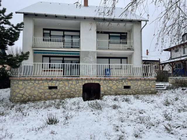 Eladó családi ház, Alsóörsön, Barátság utcában 159 M Ft