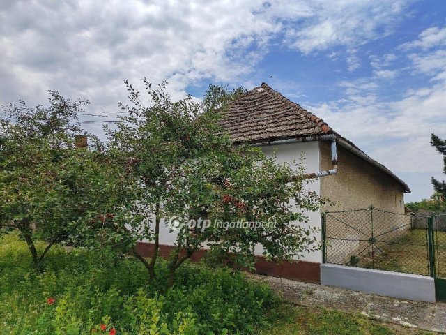 Eladó családi ház, Fegyverneken 12.99 M Ft, 3 szobás