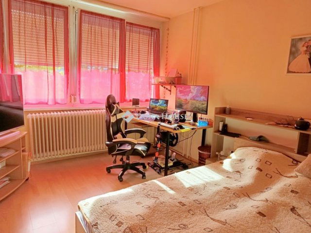 Eladó panellakás, Kaposváron 32.5 M Ft, 3 szobás