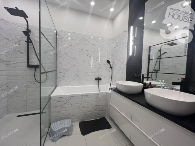 Eladó családi ház, Kecskeméten 75.5 M Ft, 4 szobás