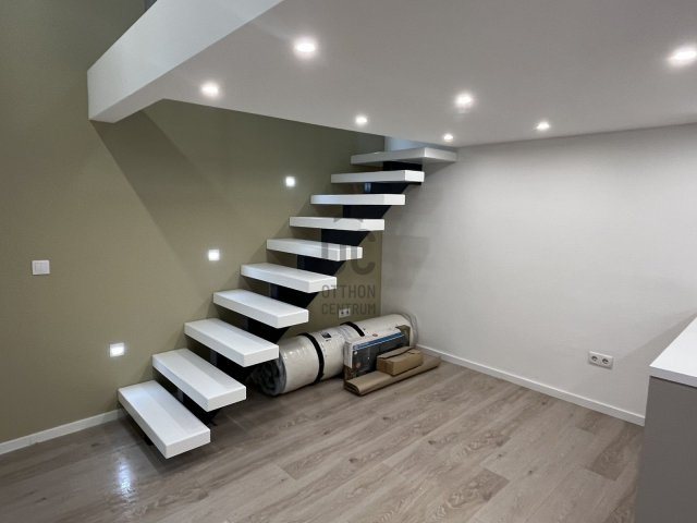 Eladó téglalakás, Budapesten, VI. kerületben, Aradi utcában