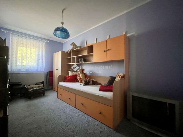 Eladó családi ház, Szűrön 32 M Ft, 4 szobás