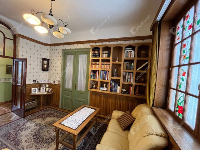 Eladó családi ház, Debrecenben 180 M Ft, 4 szobás