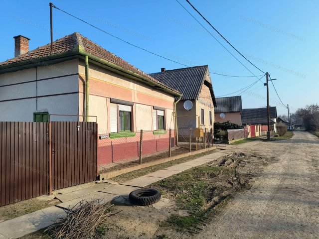 Eladó családi ház, Tiszapüspökin 7.9 M Ft, 2 szobás