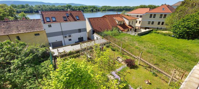 Eladó családi ház, Vácon 125 M Ft, 5+1 szobás