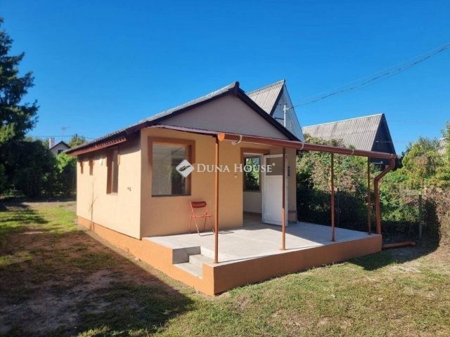 Eladó nyaraló, Tóalmáson 22 M Ft, 2 szobás