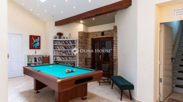 Eladó családi ház, Leányfaluban 329 M Ft, 16 szobás