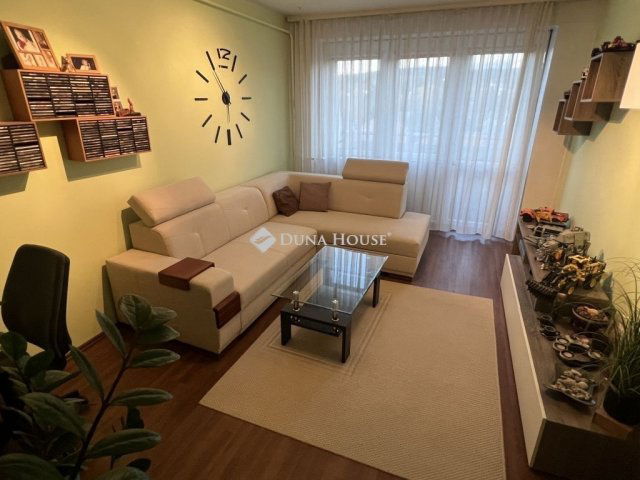 Eladó panellakás, Móron 42 M Ft, 2 szobás / költözzbe.hu