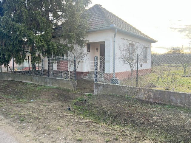 Eladó családi ház, Kálban 9.9 M Ft, 1 szobás