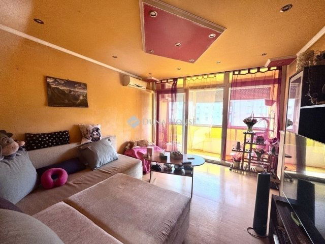 Eladó téglalakás, Pécsett 52.5 M Ft, 3 szobás