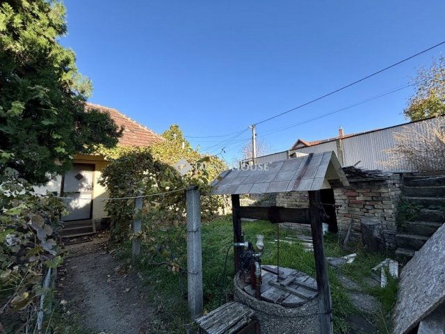 Eladó családi ház, Dorogon 29.9 M Ft, 1 szobás