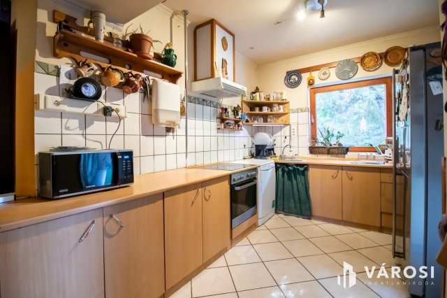 Eladó családi ház, Velencén 95 M Ft, 5+2 szobás