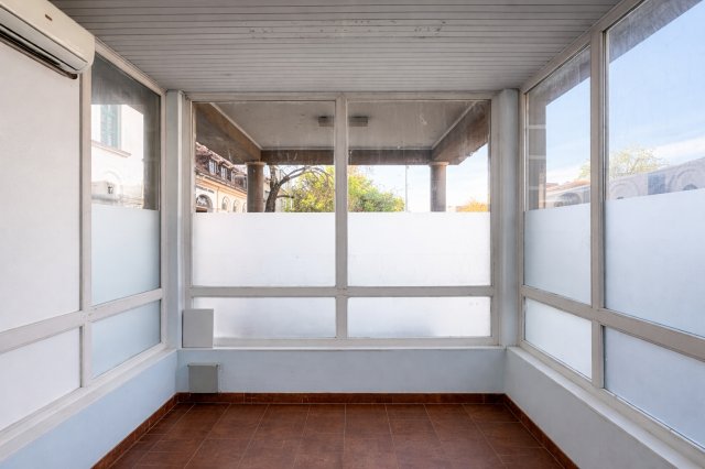 Eladó üzlethelyiség, Tatán 21.5 M Ft, 1 szobás