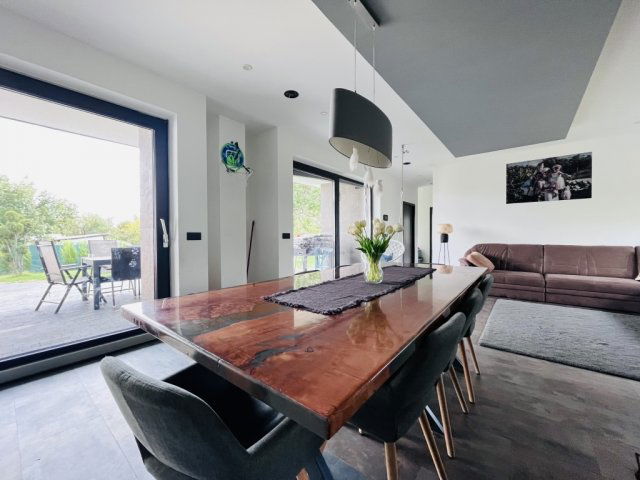 Eladó családi ház, Pécsett 149 M Ft, 5 szobás