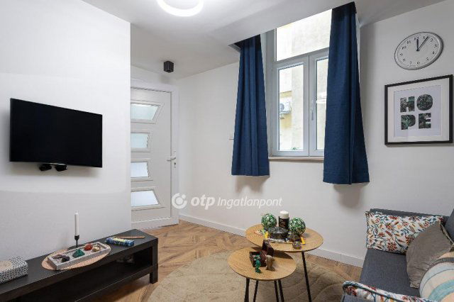 Eladó téglalakás, Budapesten, VI. kerületben 50 M Ft, 2 szobás