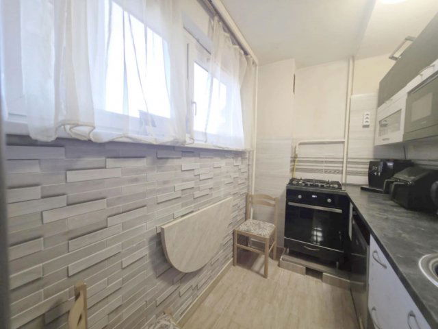 Eladó panellakás, Dunaújvárosban 33.5 M Ft, 2 szobás