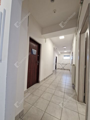 Eladó hotel, Komáromban 651.6 M Ft, 28 szobás