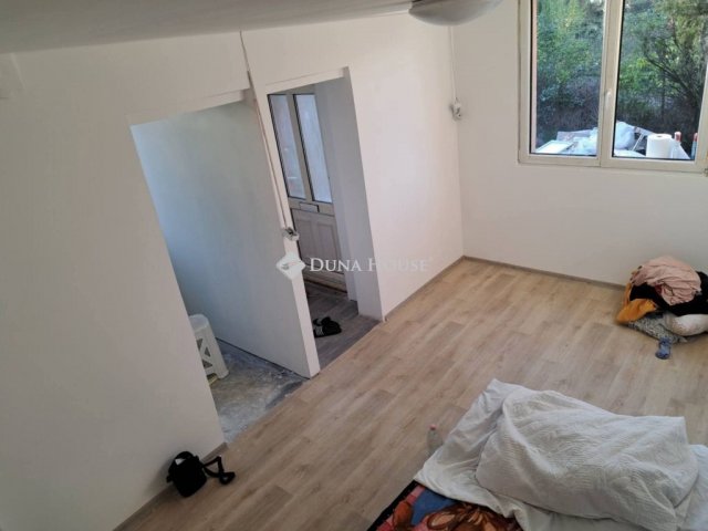 Eladó családi ház, Nagyvenyimen 10 M Ft, 2 szobás