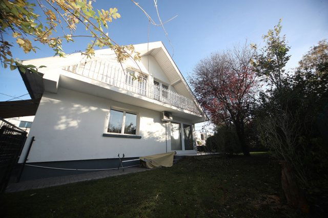 Kiadó családi ház, albérlet, III. kerületben, Szentendrei úton