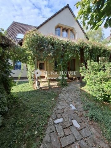 Eladó családi ház, Nagykovácsiban 189.9 M Ft, 8 szobás