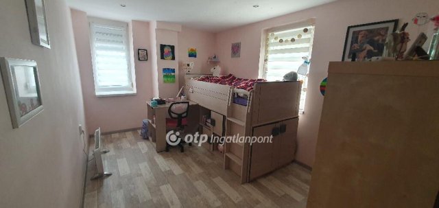 Eladó családi ház, Devecseren 20.9 M Ft, 3 szobás