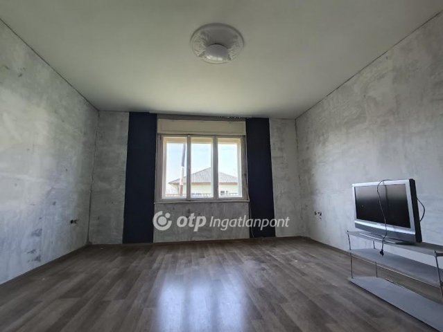 Eladó családi ház, Gyöngyösorosziban 15 M Ft, 3 szobás