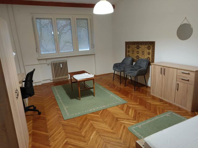 Kiadó téglalakás, albérlet, Pécsett 150 E Ft / hó, 2 szobás