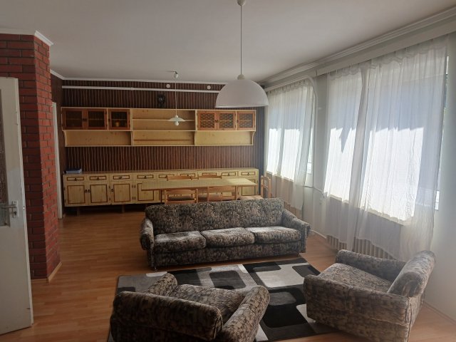 Eladó családi ház, Veszprémfajszon 130 M Ft, 4+1 szobás