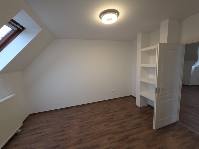 Eladó téglalakás, Budapesten, XVII. kerületben 0.22 M Ft