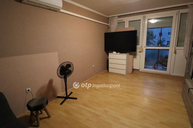 Eladó panellakás, Orosházán 22.5 M Ft, 2+1 szobás