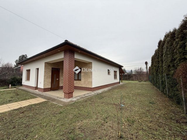 Eladó családi ház, Esztergomban 98 M Ft, 3 szobás