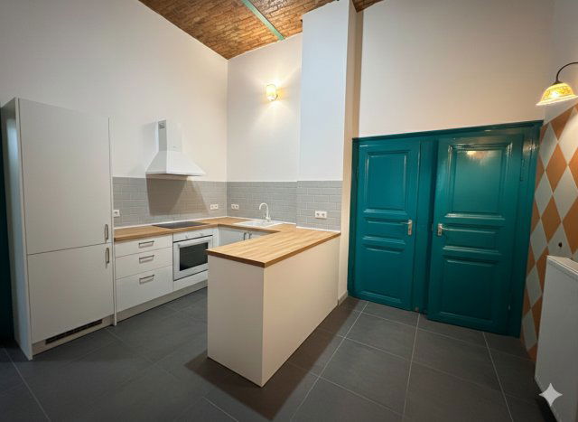 Eladó téglalakás, Budapesten, VII. kerületben 81.9 M Ft