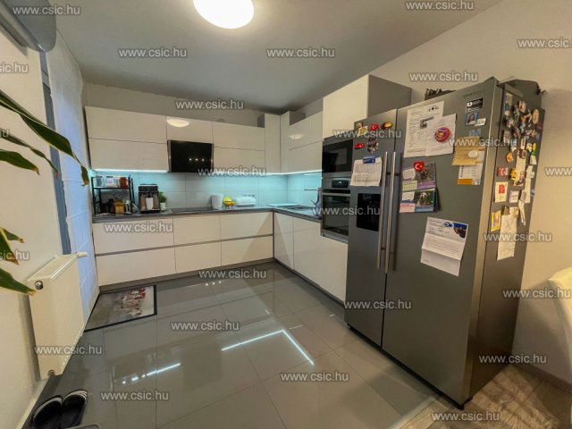 Eladó téglalakás, Pomázon 145.9 M Ft, 4 szobás