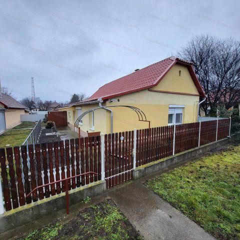 Eladó családi ház, Jászapátiban 19.5 M Ft, 2 szobás