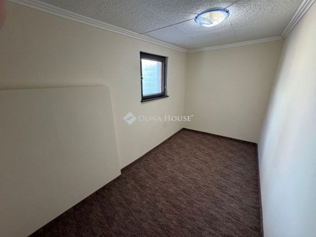 Eladó családi ház, Kecskeméten 26.9 M Ft, 2 szobás
