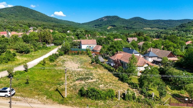 Eladó telek, Diósjenőn, Csokonai utcában 7.9 M Ft
