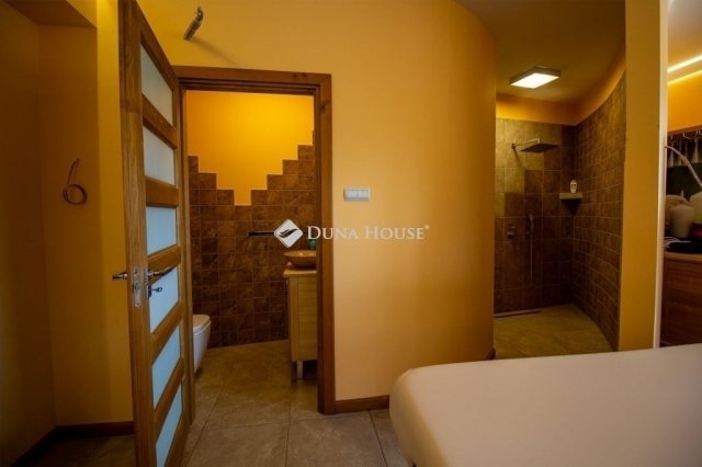 Eladó családi ház, Szegeden 409 M Ft, 6 szobás