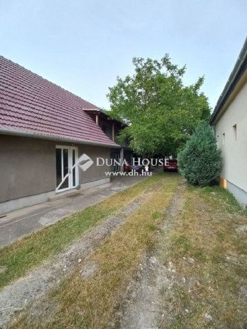 Eladó családi ház, Áporkán 65 M Ft, 8 szobás