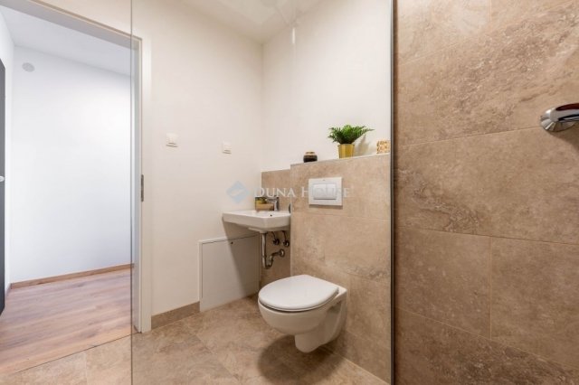 Eladó téglalakás, Budapesten, VI. kerületben 108.209 M Ft