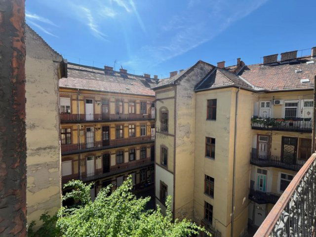 Eladó téglalakás, Budapesten, VIII. kerületben 43.9 M Ft