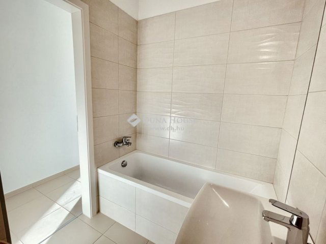 Eladó téglalakás, Budapesten, III. kerületben 104.9 M Ft