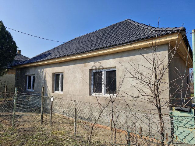 Eladó családi ház, Újszászon 38 M Ft, 4 szobás